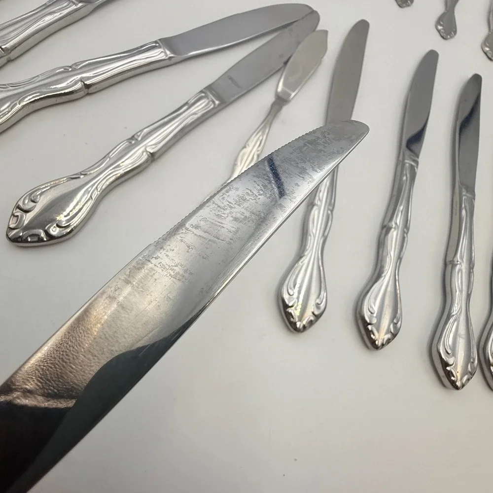 Oneida Andrina 18/8 Stainless Flatware 45 Piece Set Scroll Design Silverware
